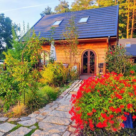 Woodorf-Drewnem: Riverside Log Cabins with Outdoor Activities Ustka Exterior photo