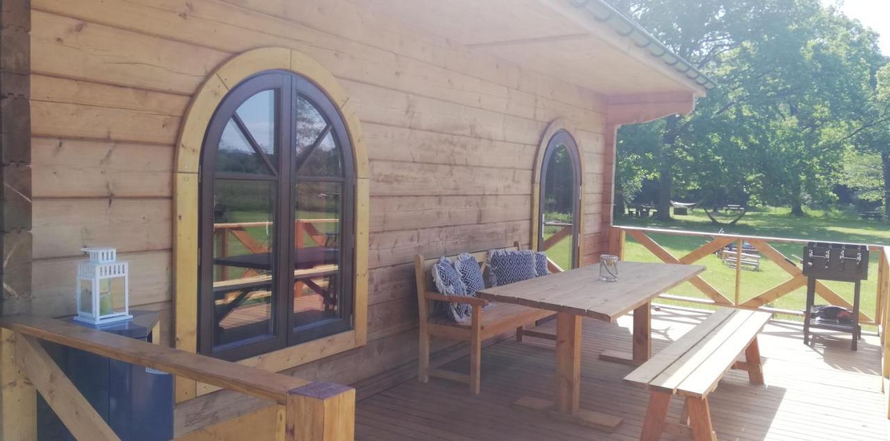 Woodorf-Drewnem: Riverside Log Cabins with Outdoor Activities Ustka Exterior photo